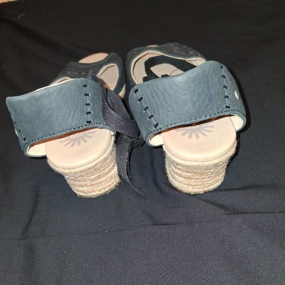 UGG Navy Blue Espadrille Wedge Sandals – Size 9 CLOSET CLEAROUT SALES - Picture 2 of 4